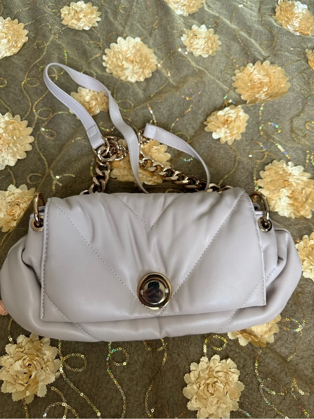 Women’s Quilted Chain-Handle Shoulder Bag in Light Gray